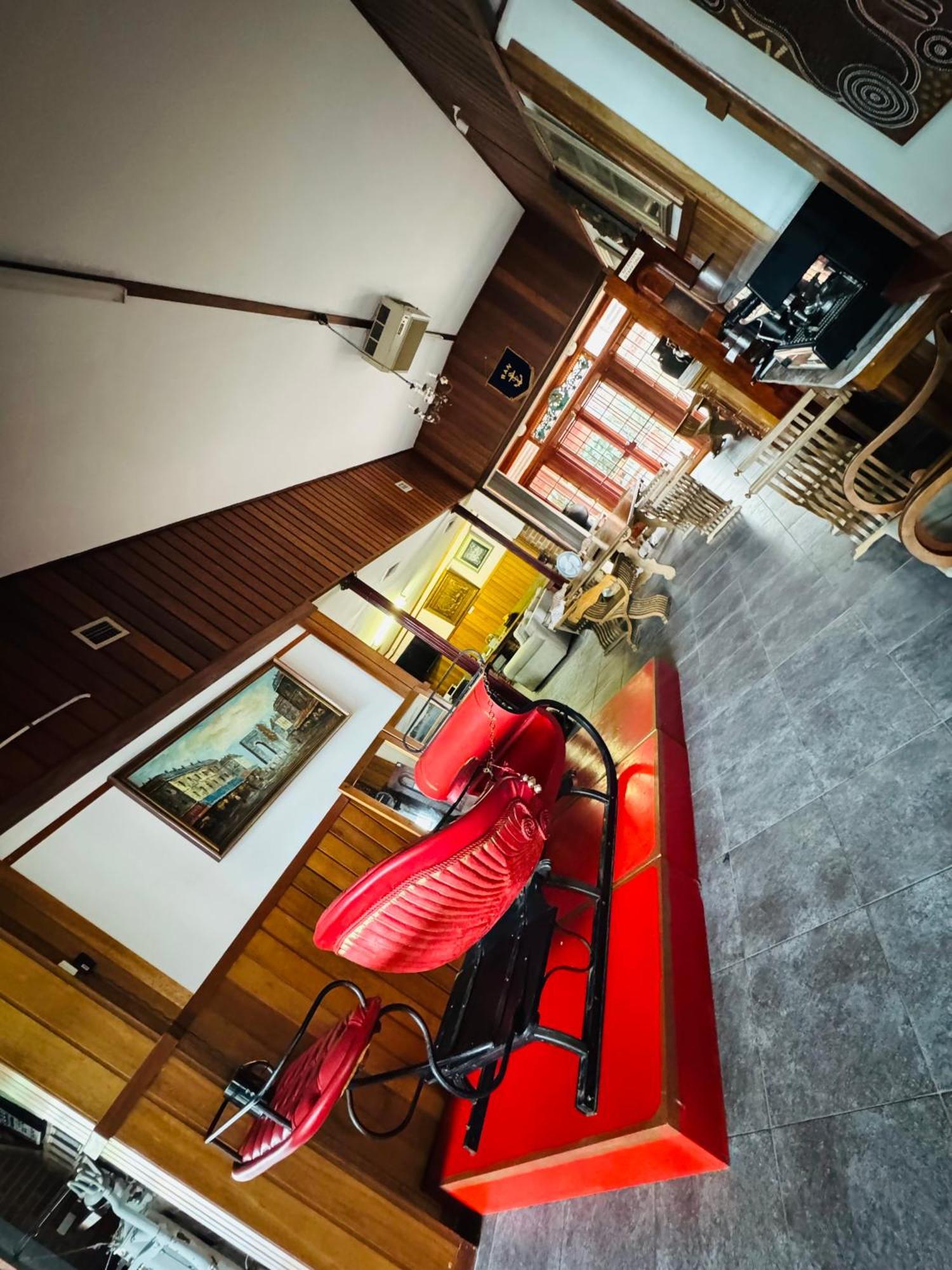A Railway Lodge Тари Экстерьер фото