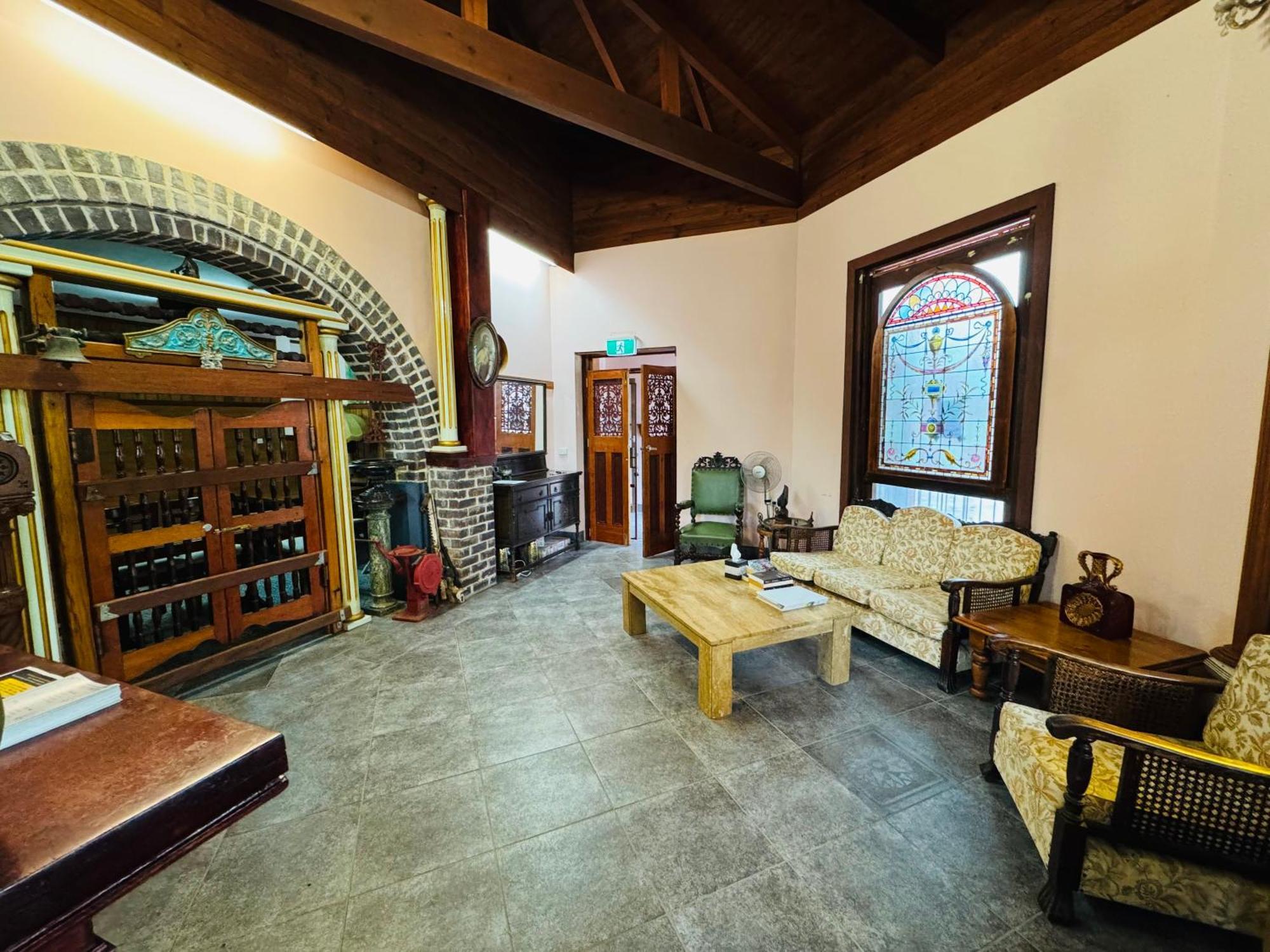 A Railway Lodge Тари Экстерьер фото